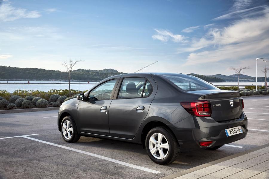  Dacia Logan 2016 года  (фото 9 из 19)